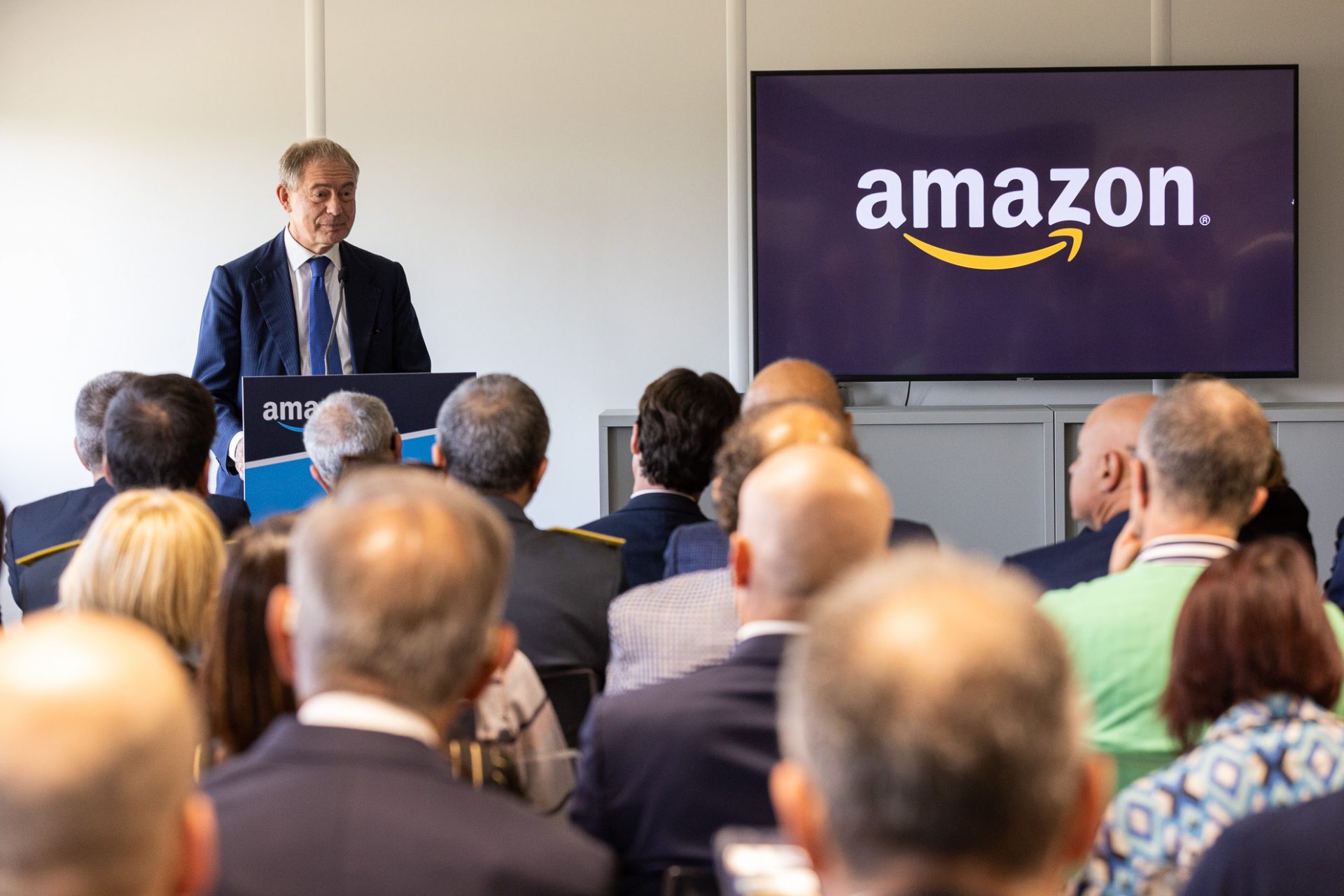 AMAZON APRE NELLE MARCHE